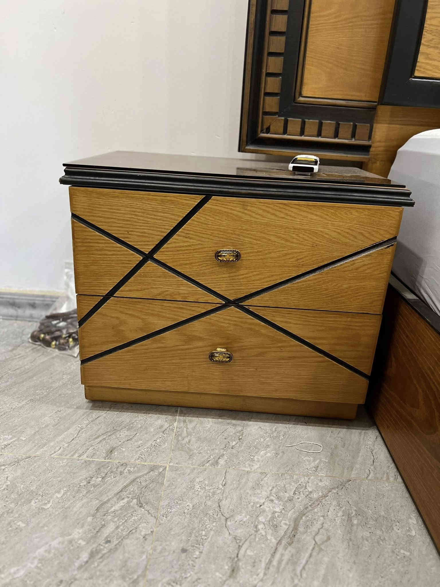 مسأكم خيررر غرفه نوم جديده كلشش يعني استخدام قليل كلشش وعجبتني غرفه وحبيت اغير سعر الشراء25ورقه الشراي يخابر *********** مكانه بغداد الشعب
