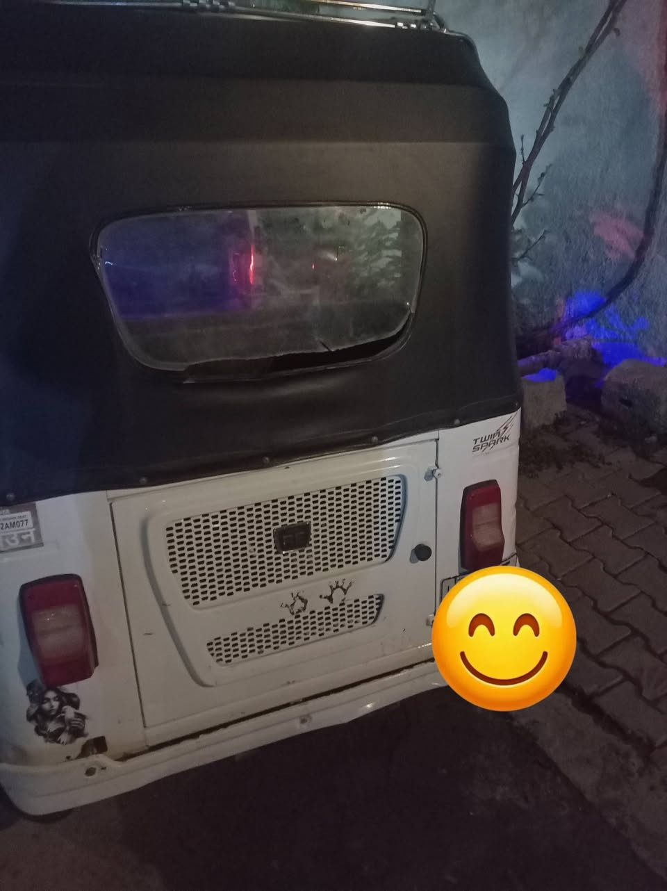 السلام عليكم تكتك للبيع موديل 22شهر ل 10 رقم بغداد نكليزي نضيفه كلش سعر 8250 مكان بغداد الحسينيه راشديه ***********
