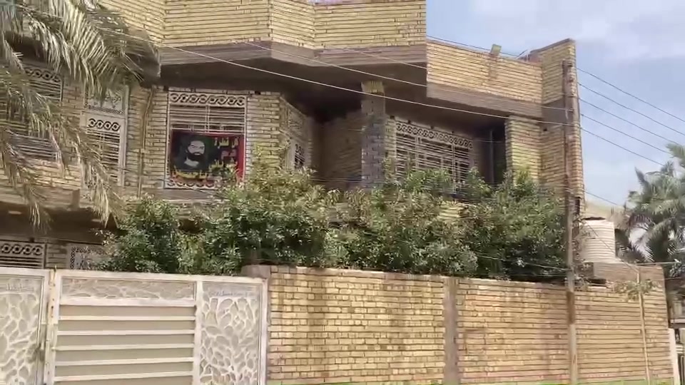 السلام عليكم دار حديث للبيع المساحه ٣٠٠الموقع حله حي الاساتذه خلف مستشفى عادل الكرعاوي للاستفسار الاتصال على صاحب الدار ***********٥
