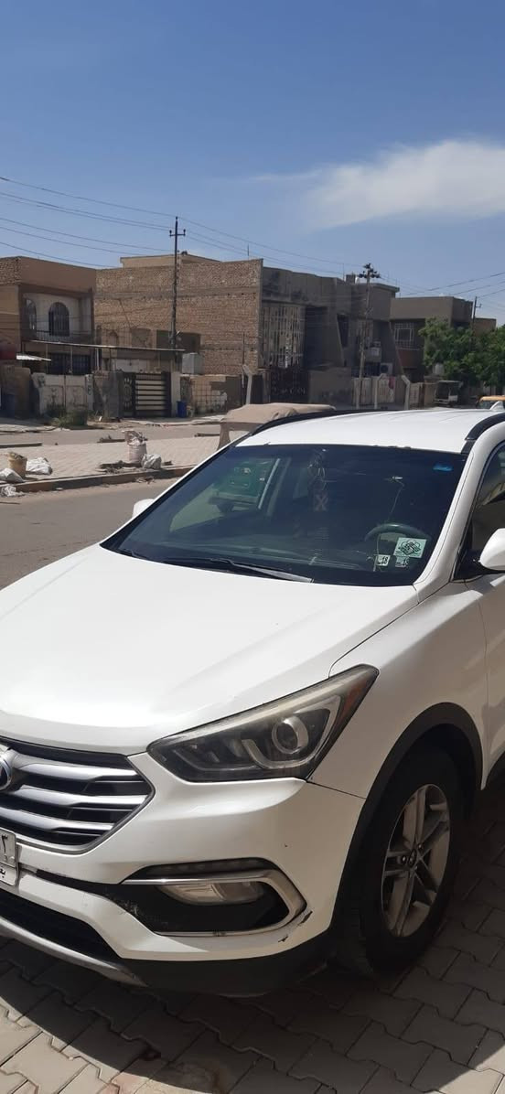 سنتافي موديل 2017 وارد امريكي
محرك 2400 GDi
ابيض صدفي 
خمسة راكب 
رقم بغداد 
3 انظمة قيادة 
مانع انزلاق 
الظربة ... دعامية امامية فقط /ايرباك الجميع سليم 
السعر 130
العنوان _بغداد/الحسينية 
للتواصل ***********
