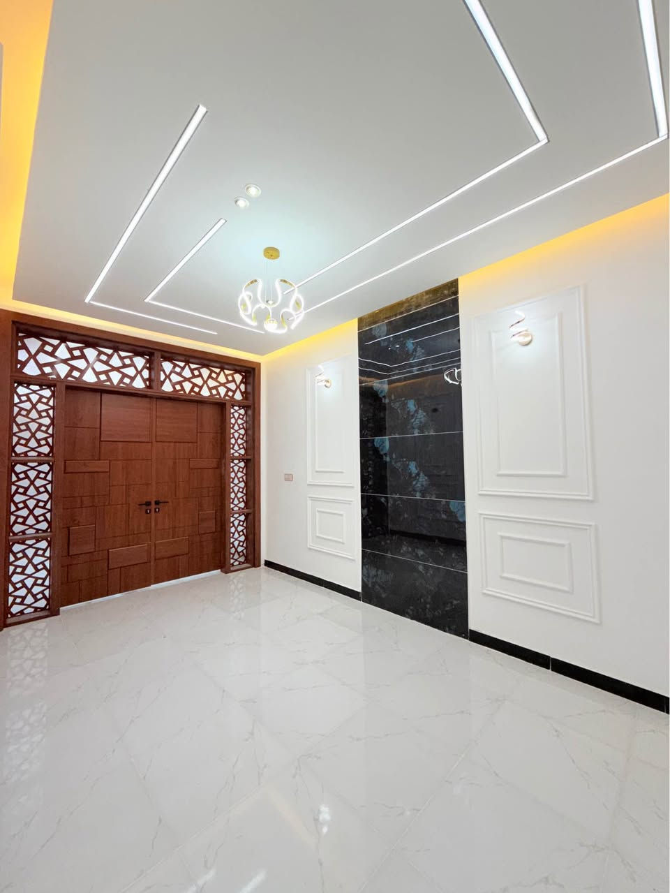 دار للبيع المساحه ١٠٠ متر طابو زراعي سند ٢٥ اقرار محكمه البيت مشمول بلتطويب مقابل ملحق قريه الغدير يبعد عن شارع المطار ١٠٠ متر يحتوي علا غرفه وصاله ومطبخ واستقبال وصحيات داخليه وخارجيه شغل درجه اولى صب اساس ويقف وطابوك نهروان وسطح شتايكر واجهه تغليف سقوف جبس بورد نضام البيت كله تركي السعر ٥٢ مليون وبي مجال بسيط للاستفسار *********** النجف, العراق
