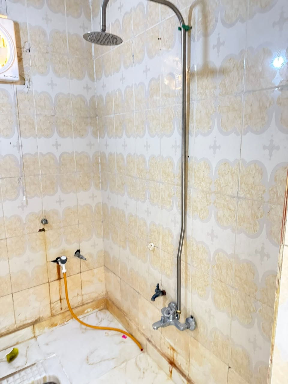 دار ايجار 100 متر حي الوفاء غرفه وصاله ومطبخ واستقبال كاشي سيراميك نظيف
للاستفسار واتساب فقط
***********
