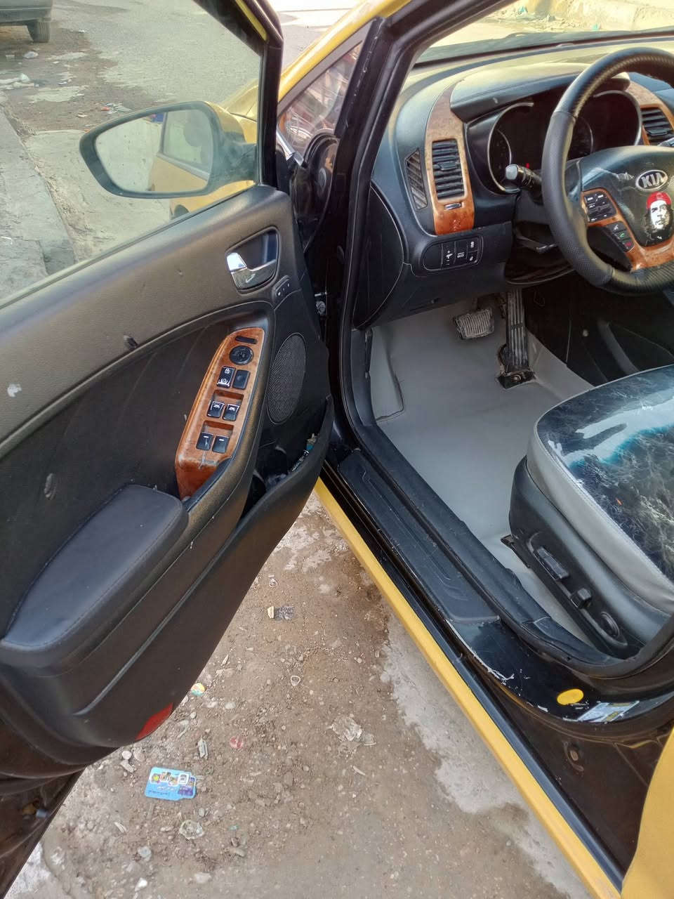 السلام عليكم كيه فورتي 14رقم بغداد بسمي سياره تحويل هزه قبل يومين مسويه محرك صدر كير  كله جديد محرك 2000تايرات جديد مكاني بغداد العبيدي 110بيه مجال ***********
