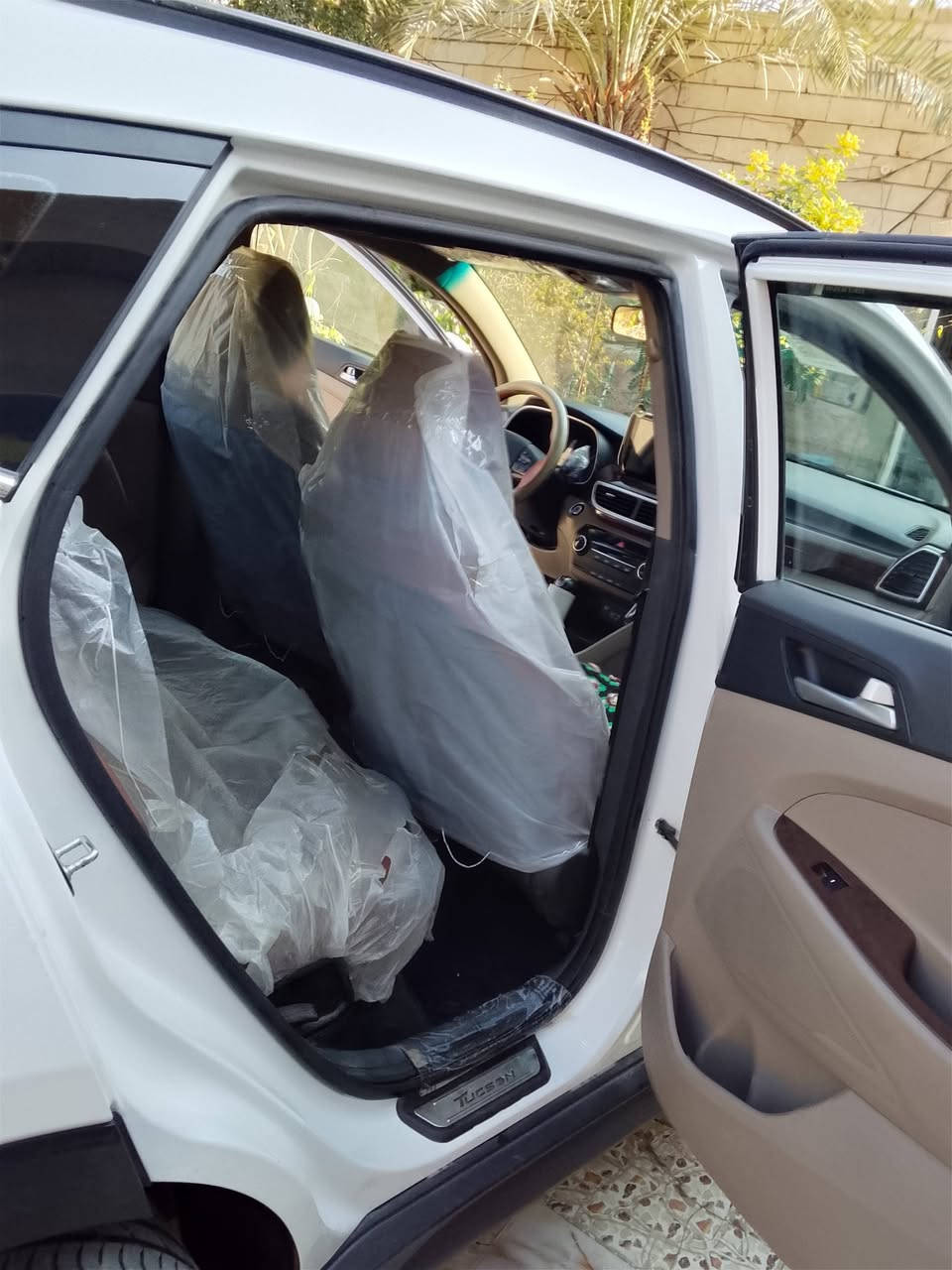 ا
السلام عليكم 
توكسان 2020 بغداد رقم جديد 
السياره باسمي مكاني نجف السياره بارد قليل بدون صبغ سعر  207 رقم الهاتف ***********
