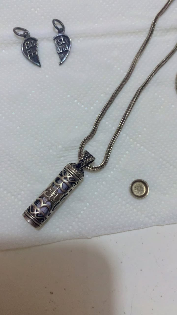 صباح الخير محبس مع حلق مالته مداليه قلب مقسوم زنجيل مع مداليته مكتوب عليها اسم الامام علي عليه السلام @المتابعين


**إذا كنت صاحب هذا الإعلان وتريد حذفه لأي سبب، رجاءا أرسل رسالة إلى الدعم الفني**