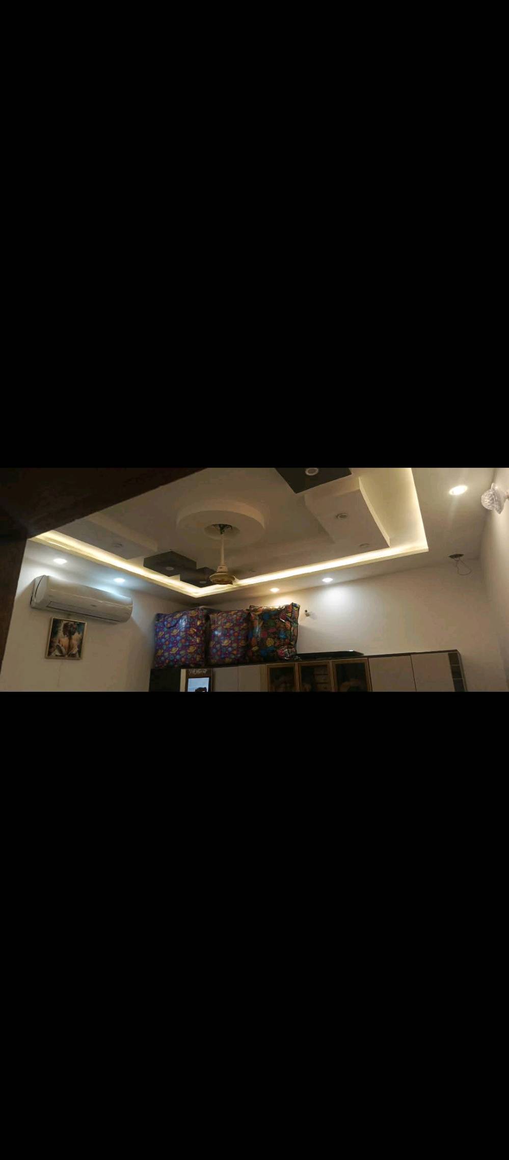 بيت للبيع جسر ديالى محله 105
 مساحه  م100
سند 25
1 استقبال
3 غرف نوم
3 حمام