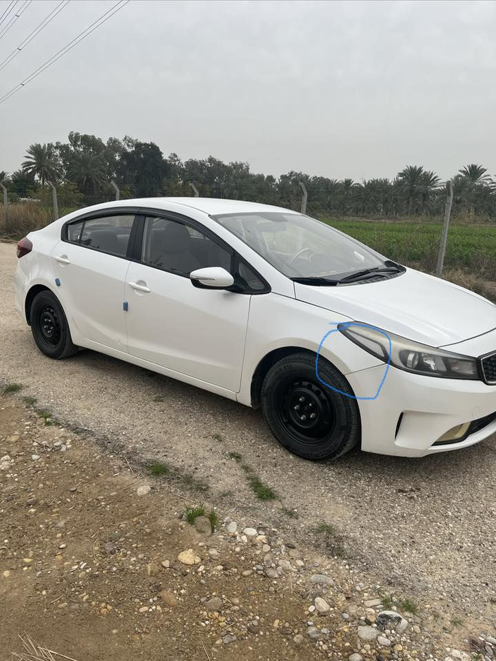 سلام عليكم ورحمة الله وبركاته
كيا سيراتو  موديل 2017  خليجي.
شاشه اندرويد تاب .
حجم مكينه 1600 .
مكينه وكير مكفولات مامفتوحات بشرط جرس عند 120 كيلو متر .
السيارة ماشية 166 الف كيلو متر قابل للزيادة
تبريد وحداديه مكفول .
بيها صبغ ربع الجاملغ الايمن وبارد اقل الشبر بباب  الجنطه وبعض الملاحظات البسيطة كما موضح بالصور.  
سياره حلوه ونضيفه رقم اربيل.
سنوية منتهية وعليها غرامة 185 الف .
مكان السياره واسط - قضاء العزيزية .
السعر / 130 ورقة وبيها مجال اتصل وتدلل.
رقم هاتف/  ***********
