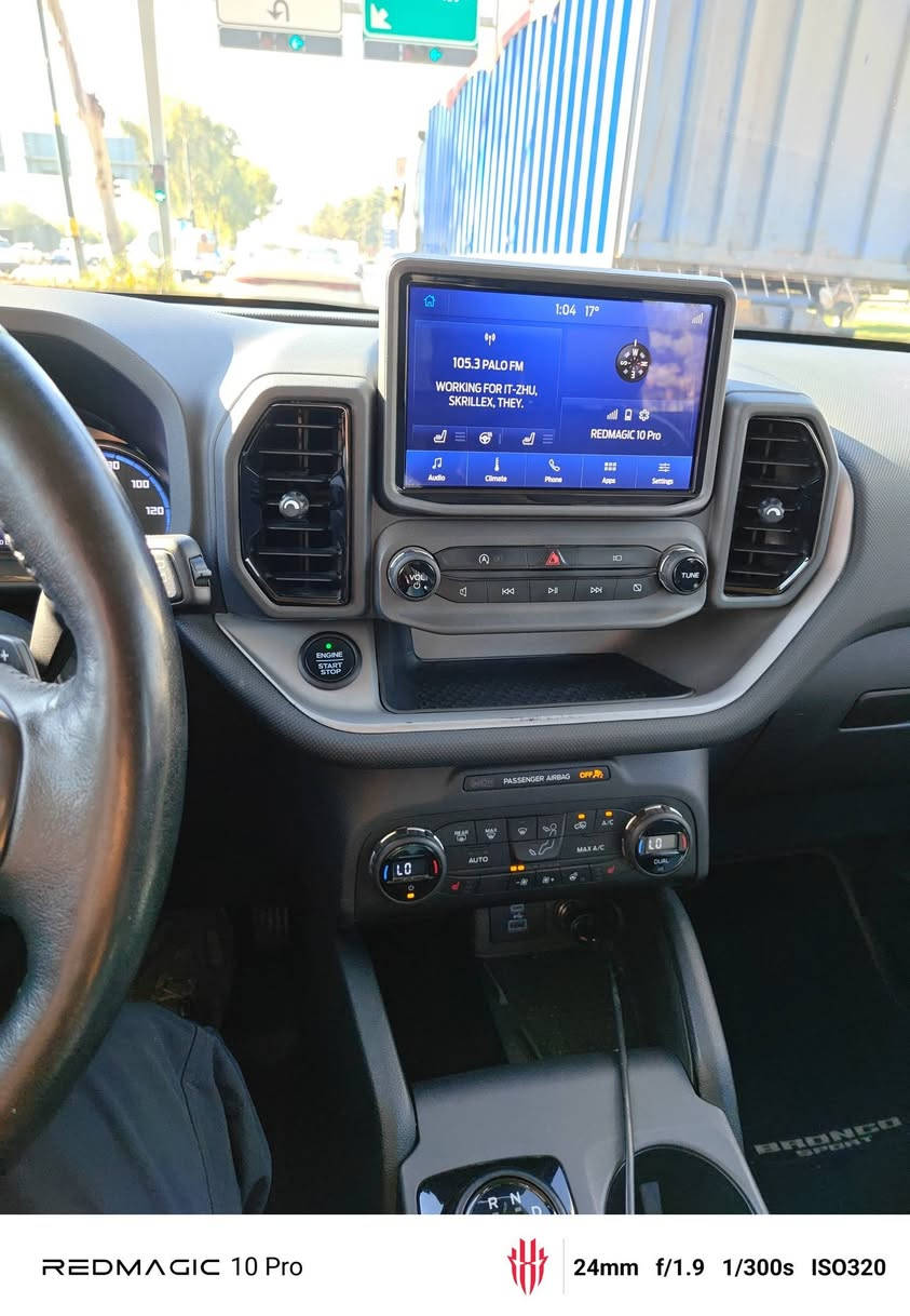 🔥🚙 للبيع / Ford Bronco Sport 2021 – First Edition فل كامل 🚙🔥
إذا تريد قوة + فخامة + اعتماد فهذا البرونكو إلك 👌
فئة First Edition النادرة مو أي برونكو.
📌 الموديل: 2021
📌 الفئة: First Edition (أعلى فئة)
📌 الممشى: 88 ألف مايل
📌 الدفع: AWD دفع رباعي متقدم دبل كلاج
📌 المحرك: 2.0 تيربو EcoBoost (قوي ومجرب) 250حصان
📌 القير: أوتوماتيك 8 سرعات
💎 المواصفات (فل ما ينقصه شي):
✅ فئة نادرة وما موجودة هواي
✅ دفع رباعي متقدم مع ديفلوك خلفيAWD
✅ GOAT Modes=  (وظعيات القيادة 7 )
✅ جلد بني فاخر خاص بالـ First Edition
✅ مقاعد كهرباء + تدفئة
✅ شاشة كبيرة
✅ تايرات BFGOODRICH اصلي
✅ Apple CarPlay & Android Auto
✅ صوت Bang & Olufsen الأصلي
✅ فتحة سقف بانورامية
✅ تشغيل بصمة و عن بعد + دخول ذكي
✅ كاميرا أمامية + كاميرا خلفية
✅360 حساسات 
✅ رادار + المحافظة على المسار
✅ مانع تصادم
✅ LED
✅ جنوط خاصة بالفئة
✅ نظام نزول وصعود جبال
✅ سيارة سفر وبر، ثابتة ومريحة
🛠 الحالة:
السيارة جاهزة و نظيفة 100%
استعمال شخصي 
نظيفة
سويت سيرفس كامل
 حادث (جاملغ و باب خلفي جهة السايق)
📍 الموقع: (دهوك و اربيل)
💰 السعر: مجال(209$)
📞 للتواصل: (***********)
رقم شاصي
 3FMCR9F93MRA13095
🚨 تنبيه:
الـ First Edition نادر بالسوق
واللي يعرف البرونكو يعرف قيمته 👌
الجاد فقط.
