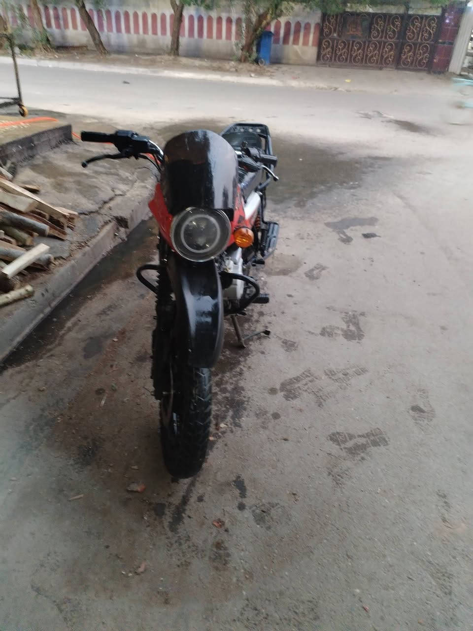 السلام عليكم بوكسر للبيع موديل 23دراجه كامله أوراق كامله اصوليه دراجه خير من الله سبب البيع اريد اسوي عمليه ومحتاج فلوس السعر 1500 وبيه مجال مكانه بغداد الحريه *********** أقره المنشور قبل لا تراسل
