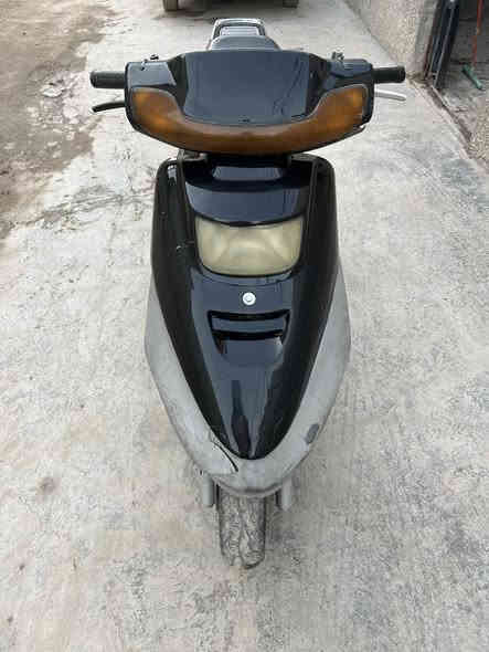 السلام عليكم دراجة فضائي للبيع مكينة جديدة سلف هندر كهربائيات كاملة الدراجة اي نقص ما بيها سعر 400 بيها مجال *********** البلديات
