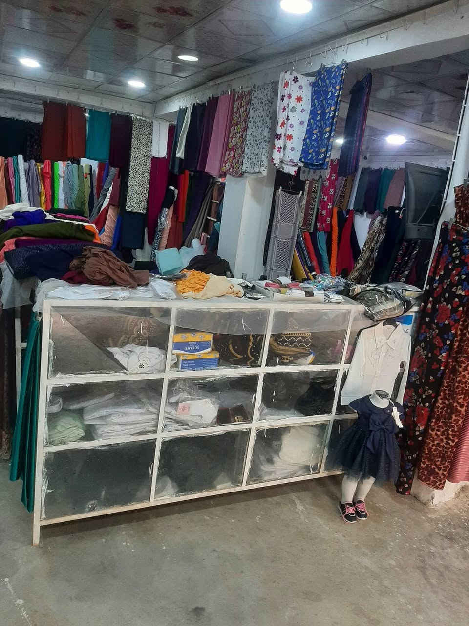 بسم الله وعلى بركة الله/ وصلنا اقمشه شتائيه نسائيه/٢٤/ ١٢/ ٢٠٢٥/ الاربعاء/ ناحية الزاب/ فرع ثانوية الزاب/ عبد الهادي_/ لبيع جميع انواع الاقمشه النسائيه/   (***********) شكرا لمن يشارك المنشور
