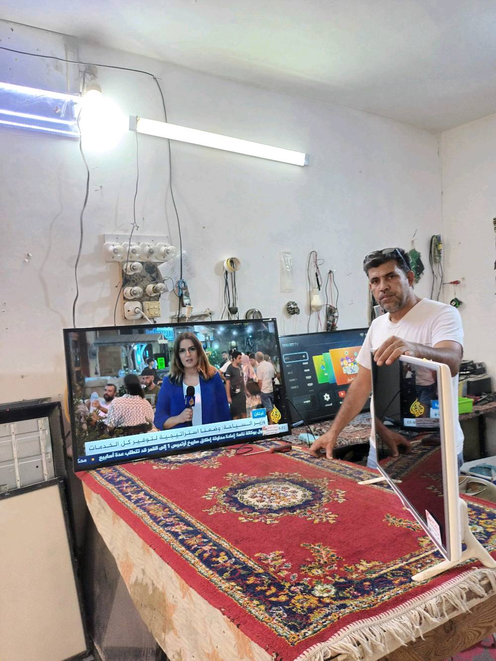 شاشات للبيع مستعمله ومناسبه اصليه وضمان بالدات