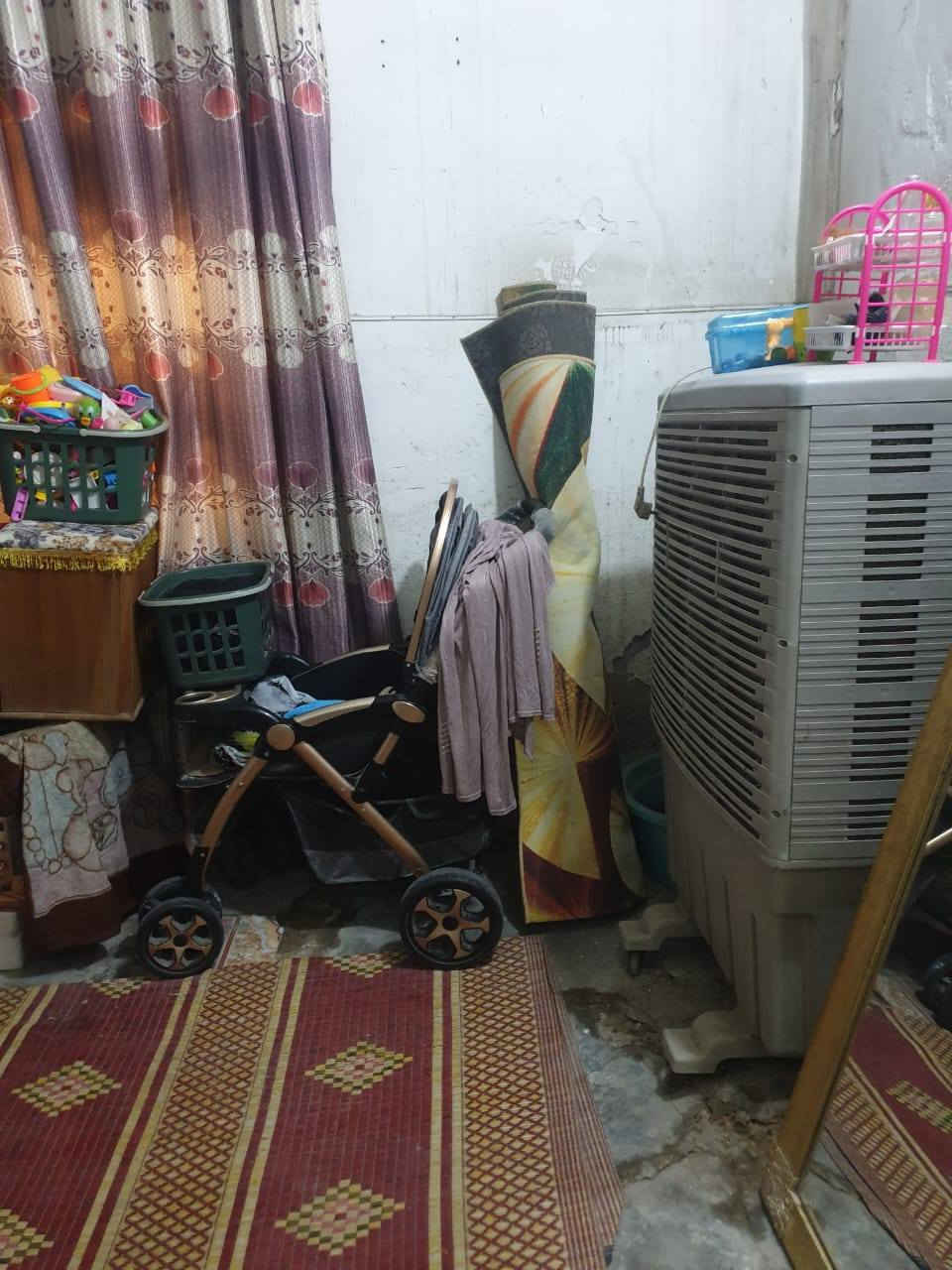 بيت تجاوز في حي الامانة قرب مجسر المهندسين الجديد قرب تقاطع الداخل للبيع المساحة ١٤٠ الواجهة ١٠ النزال ١٤ ونص يحتوي على غرفتين وحمام ومرافق وهول ومطبخ وترك كبير يصلح ان يكون غرفة البيت سقف  سندويش عدا المطبخ والهول عكاده تحتاج ترميم البيت بناء طابوق مجاري رئيسى ميزانية كهرباء الشارع تبليط للاستفسار ***********  ابو فاطمه يرهم ابيع نص من البيت
