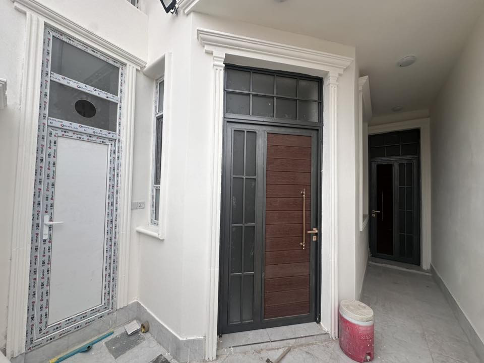 دار للبيع جديد غير مستعمل
المنطقه البكرلي البو حمير ٤٠ م عن الشارع الرئيسي 
المساحه ١٠٠م 
طابقين 
درجه اولى 
اساس رفت بناء طابوق كامل من جميع النواحي 
سخان ماء وماطور 
السعر ٩٢ مليون وبي مجال 
طابو سند زراعي ٢٥ 
***********
