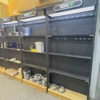 فاترينات حديد • ٦ قطع • إضاءة LED