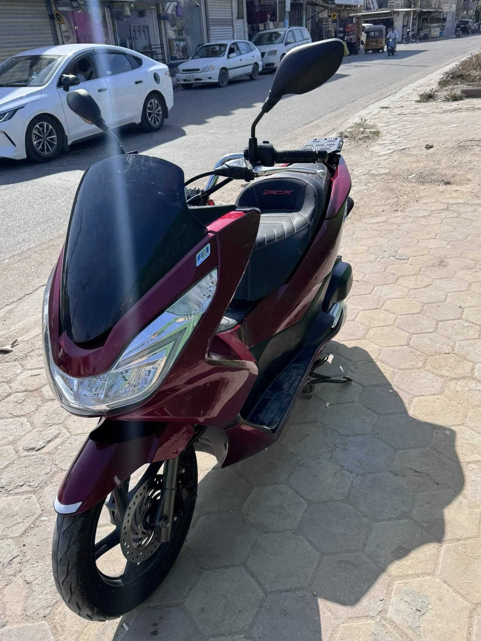 الجيل الثاني لون ماروني pcx
ماشية 31 حقيقي مكفولة من كلشي كفر ومحرك 
حساس ازدحام شغال حساس استان كفرها نظيف بي شوية شخوط قليلة 
السعر 2.250.000 د ع
العنوان الحرية /الدولعي 
*********** 
متواجد واتساب
