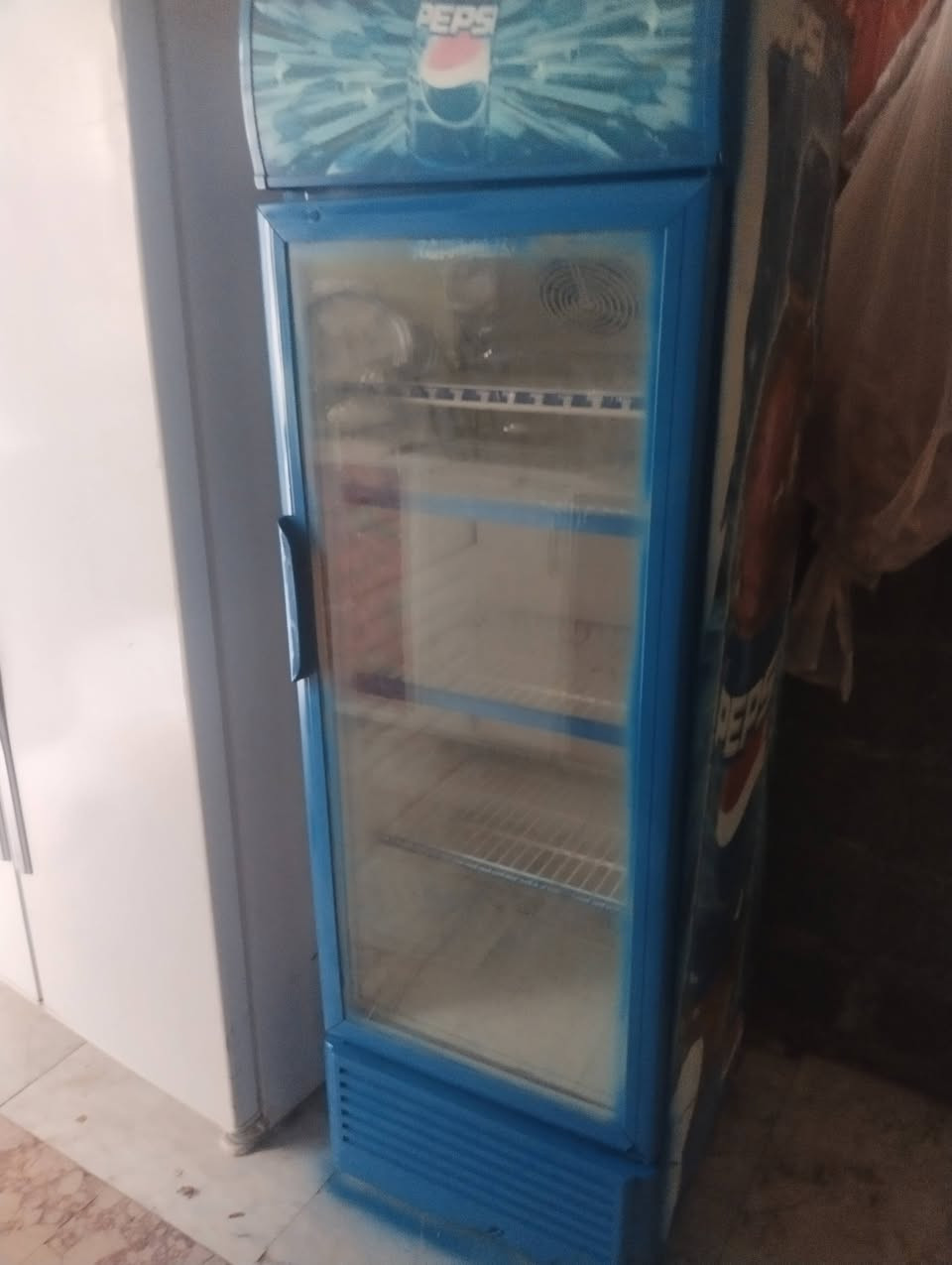 من  رخصة صاحب الكروب. غراض لبيع.  الثلاجة. والمجمده.  جديد  بلكارتون ما مستخدم الباقيه  مستخدم


**إذا كنت صاحب هذا الإعلان وتريد حذفه لأي سبب، رجاءا أرسل رسالة إلى الدعم الفني**