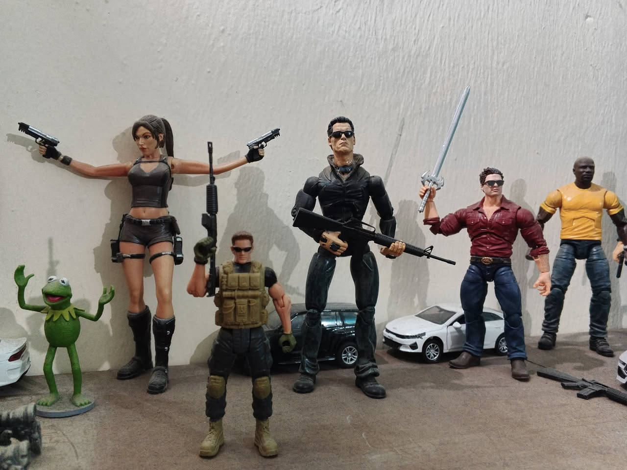 السلام عليكم. مجسمات للبيع...

المجسمات المفصلية الكبيرة أسعارها من ٢٥ الف إلى ٥٠ 
الف. أبيع شلع فقط، من ٨ قطع وفوق. الأسعار ثابتة قفل رجاءً 🔒، فقط إلي يشتريهم كلهم ممكن أنزله مبلغ يرضيني ويرضيه.

المجسمات الصغيرة أسعارها من ٥٠٠٠ دينار للسيارات والجنود، إلى ١٥،٠٠٠ للشخصيات الكرتونية. أبيع شلع فقط.

الصور المقربة المكررة بالنهاية يعني المجسم عندي منه مكرر ٢ أو ٣.


**إذا كنت صاحب هذا الإعلان وتريد حذفه لأي سبب، رجاءا أرسل رسالة إلى الدعم الفني**