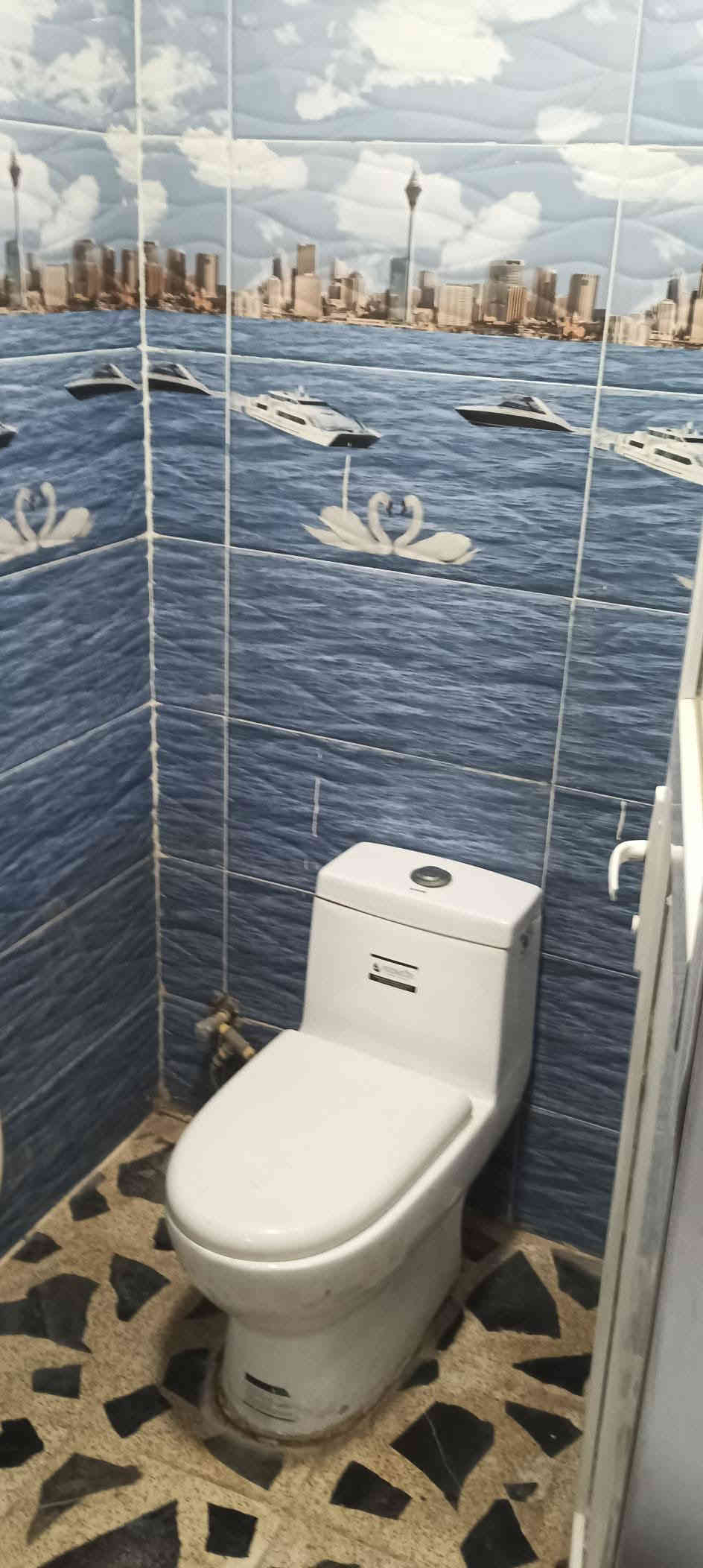 السلام عليكم يعلن مكتب البارون للعقار 
                     بيت الايجار
                     ///////////////////////
الدار للايجار المساحه 150م طابق واحد غرفه صاله مطبخ كليدور مجمع صحيات داخل وخارج كراج حديقه حي الصحه شارع 25 
مبلغ الايجار 350
علمن دفع/ 4/اشهر لكدام 
 للاستفسار //***********
واتساب ///***********
جاسم البارون للتصوير وترويج حلة
