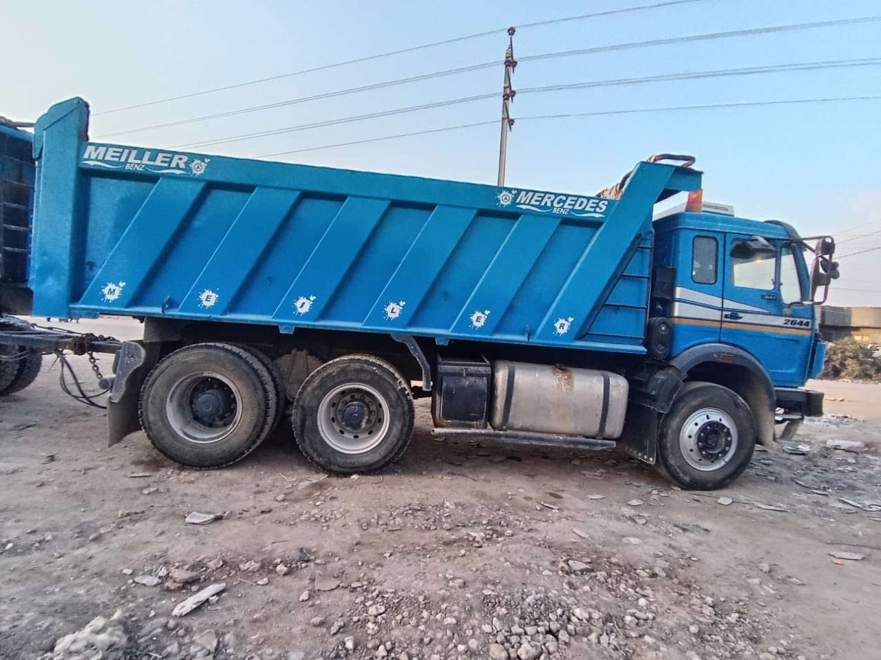 سلام عليكم البي قاطره مقطوره للبيع موديل 87 كير 160محرك 44 مجموعه جيئف شاصي مكفول المقطوره طول 7/25 مربوطه قاطره مقطوره بسنويه رقم نجف 
مكلف بنشر 
للستفسار ***********
