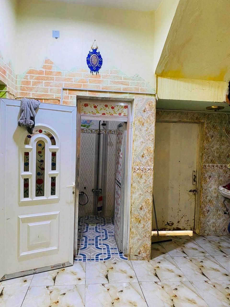 السلام عليكم
يوجد بيت طابو صرف في الوركاء حي العسكري مساحته ٢٠٠م طابقين يتكون الطابق الأول من ٢ غرفة ومطبخ وصالة وبراني صحيات داخلية وخارجية والطابق الثاني ٢ غرفة ومطبخ وصالة السعر ١٣٠ مليون مطلوب ٨٠ مليون للمصرف العقاري يعني تطي بس ٥٠ نقد والباقي أقساط للإستفسار الاتصال على الرقم التالي *********** أو ***********

