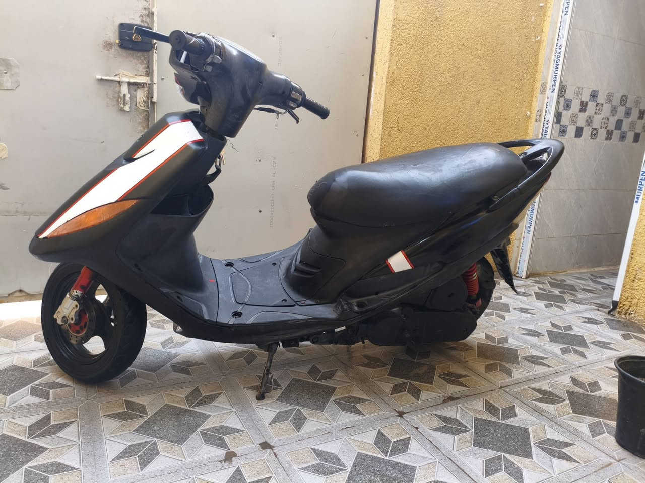 سلام عليكم دراجه ماكس للبيع مكينه 49 ما مفتوحة بلاد   شلعه ومعدل مكينه ناعمه ما تنسمع لا تنقيص ولا تبخير  كفرات اصلي  بس مصبوغات اسود   شغاله سلف هندر كله شغالهه
كهربائياته كله شغالة 
التزويد البيهه 💯🎶
1- دبلات رياضي 💤
3- يدات بريك رياضي💤 💙
5- قطره مال دهن 💤💙
قطرة مال اكسل
- صالنصه FM💤💙
 سعر 700 وبيه مجال 
*********** الاتصال مكاني كوت حكيم
