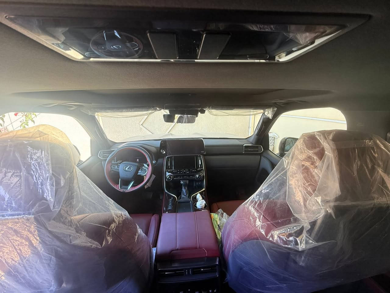 السلام عليكم لكزز للبيع 2024
ماشيه6 الف حقيقي سياره مغلفه ppf 
للستفسار اتصل ***********
