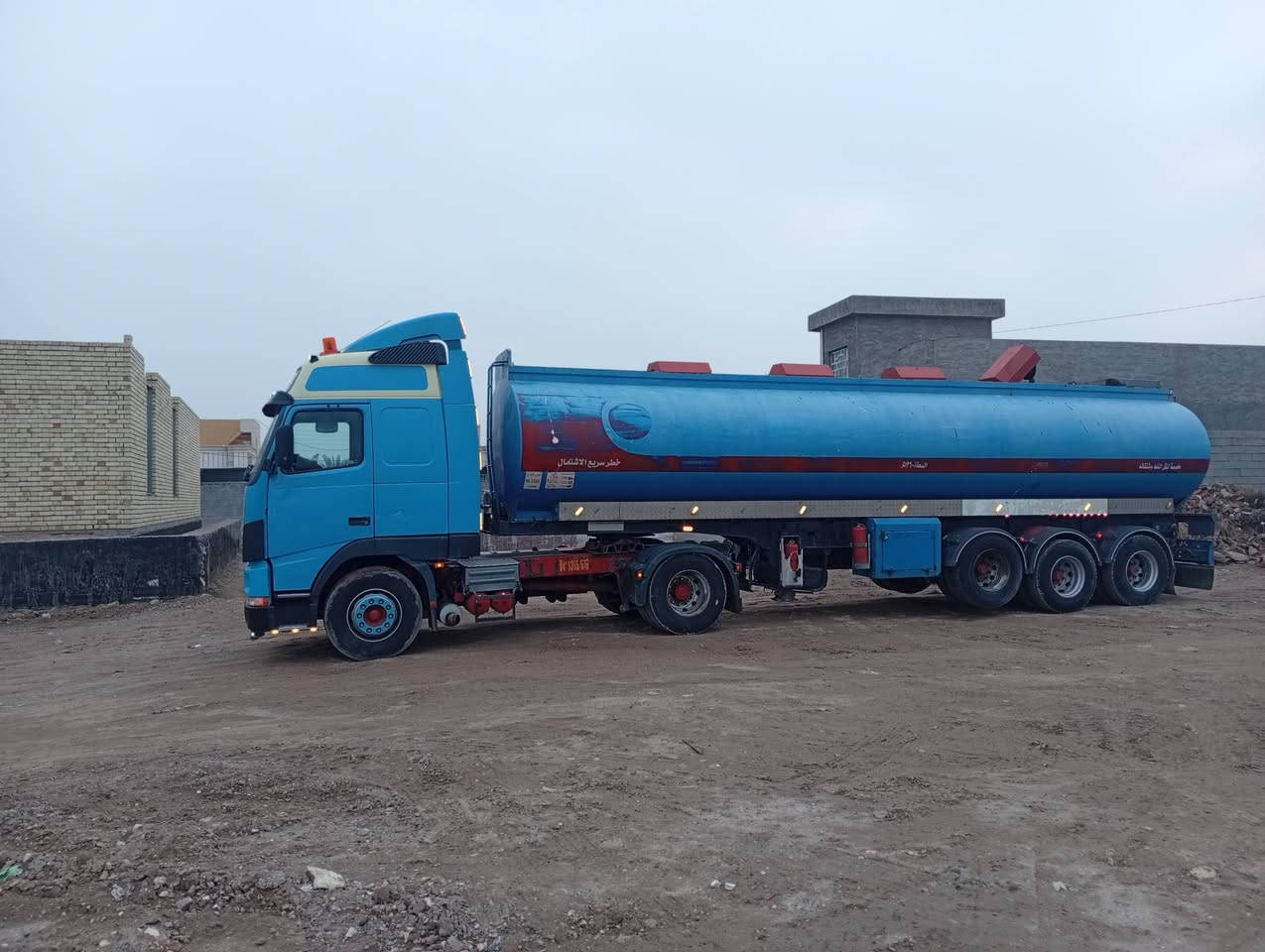 البيع فالفو شخاطه موديل 2001رقم اربيل انكليزي بسمي تكيال +جيبيس +تصريح امني سياره مكفوله المكان الانبار الرمادي رقم الهاتف ***********
