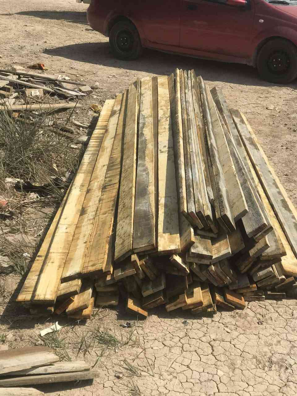 خشب للبيع.  لوح طول 4متر جديد شغلة و حدة مكعب   + مقاصير مكعب العدد الكلي مكعبين ‏‏‪***********‬‏
