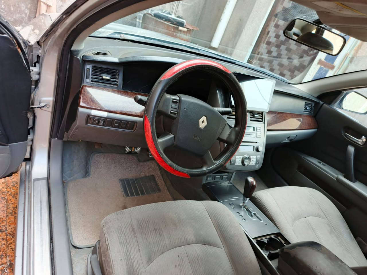 السلام عليكم رينو سفران 2009 سيارة جاهزه مكينه كير جديد حداديه كهربائي كلها شغاله تبريد + تتفيه سياره كفاله عامه معده  بنيد بي صبغ كفاله  من ضربه تحويل ثاني يوم  سعر 75 رقم ***********
