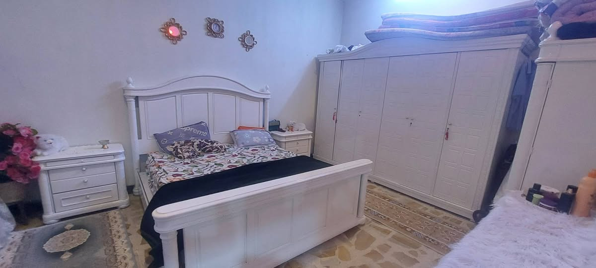 السلام عليكم توجد غرفه للبيع كويتي ضخمه خشب ثكيل ست بيبان وياها ملحق بابين لابيها كسر جديده مع المندر سعرها مليون وربع الغرفه كلش نضيفه مراسله على الخاص


**إذا كنت صاحب هذا الإعلان وتريد حذفه لأي سبب، رجاءا أرسل رسالة إلى الدعم الفني**