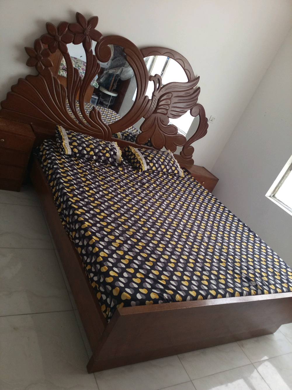 غرفه نوم عراقي صاج داخل وخارج عنوان بغداد زعفرانية من وكت خلفي في نكنم٤٠٠ وبيها مجال