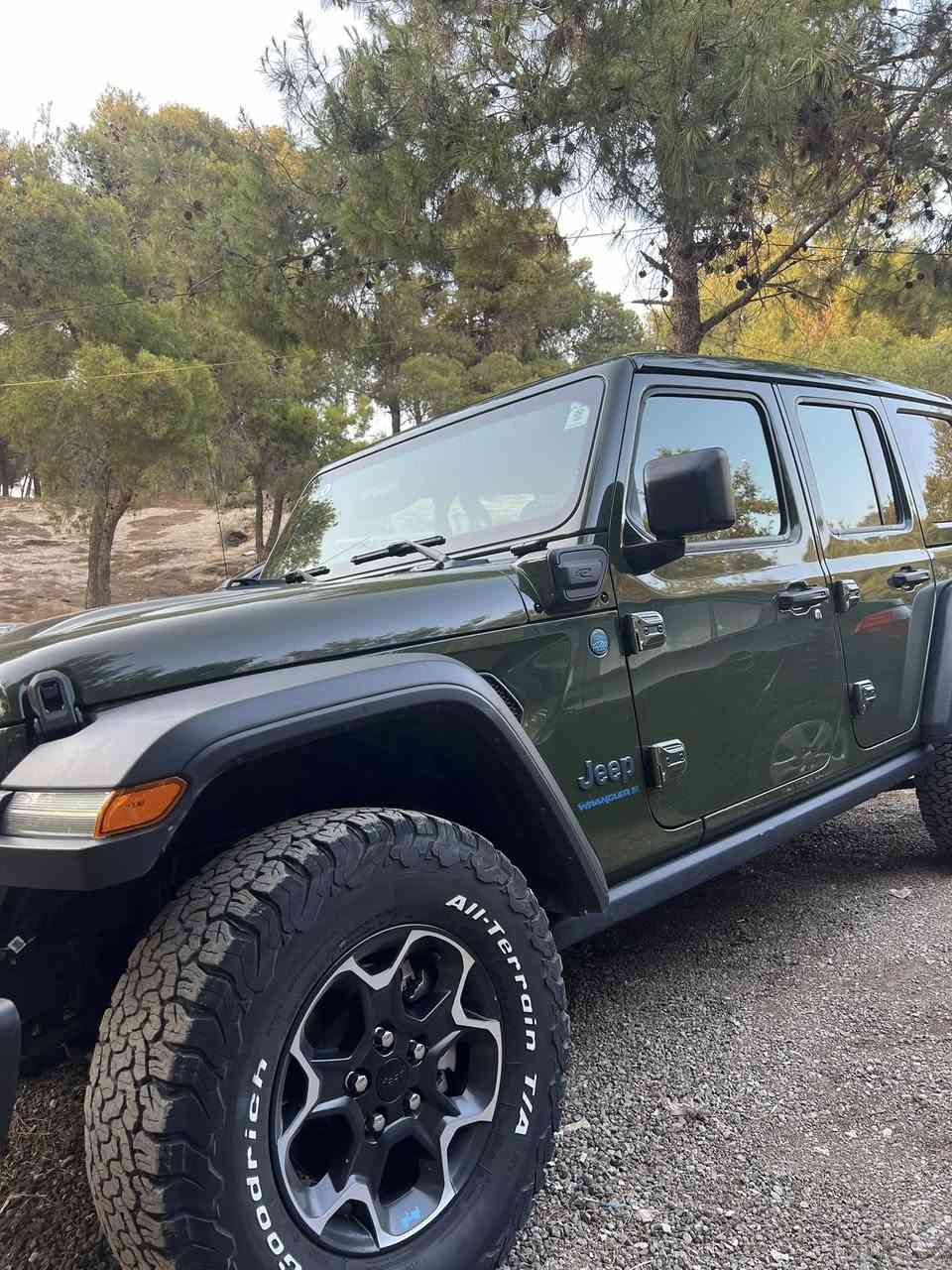 السلام عليكم  اخوان ، رانكلر روبيكون  زيتوني بالكامل فوووول مواصفات داخل جلد بلاد تطريزه دبل  تايرات BF سقف سلايد بلادي كامرا اماميه ونج بلادي امامي وحده سعره ٣٠ ورقه ،  سيارة 4xe  375 حصان   حادث جاملغ سكن وشويه من البنيد ايرباك ستيرن ،  ***********
