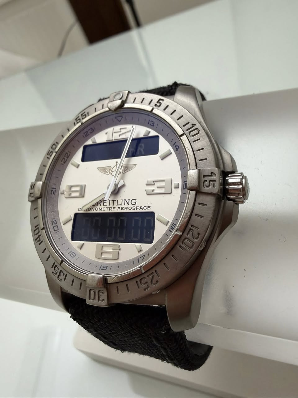 ساعه سويسريه اصليه 100% نوع Breitling Aerospace مينا ابيض نوادر وصعب جداً الحصول عليه متوفر بها عدة خصائص حالتها شبه جديده قطر 42 مطلوب 1400 دينار اردني للتواصل على الخاص او على الرقم 0785261118


**إذا كنت صاحب هذا الإعلان وتريد حذفه لأي سبب، رجاءا أرسل رسالة إلى الدعم الفني**