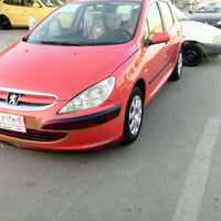 بيجو 2005 بيه مكانات صبغ مكفولة من الظربه كير مكينه صدر تخم تاير  كهرب...