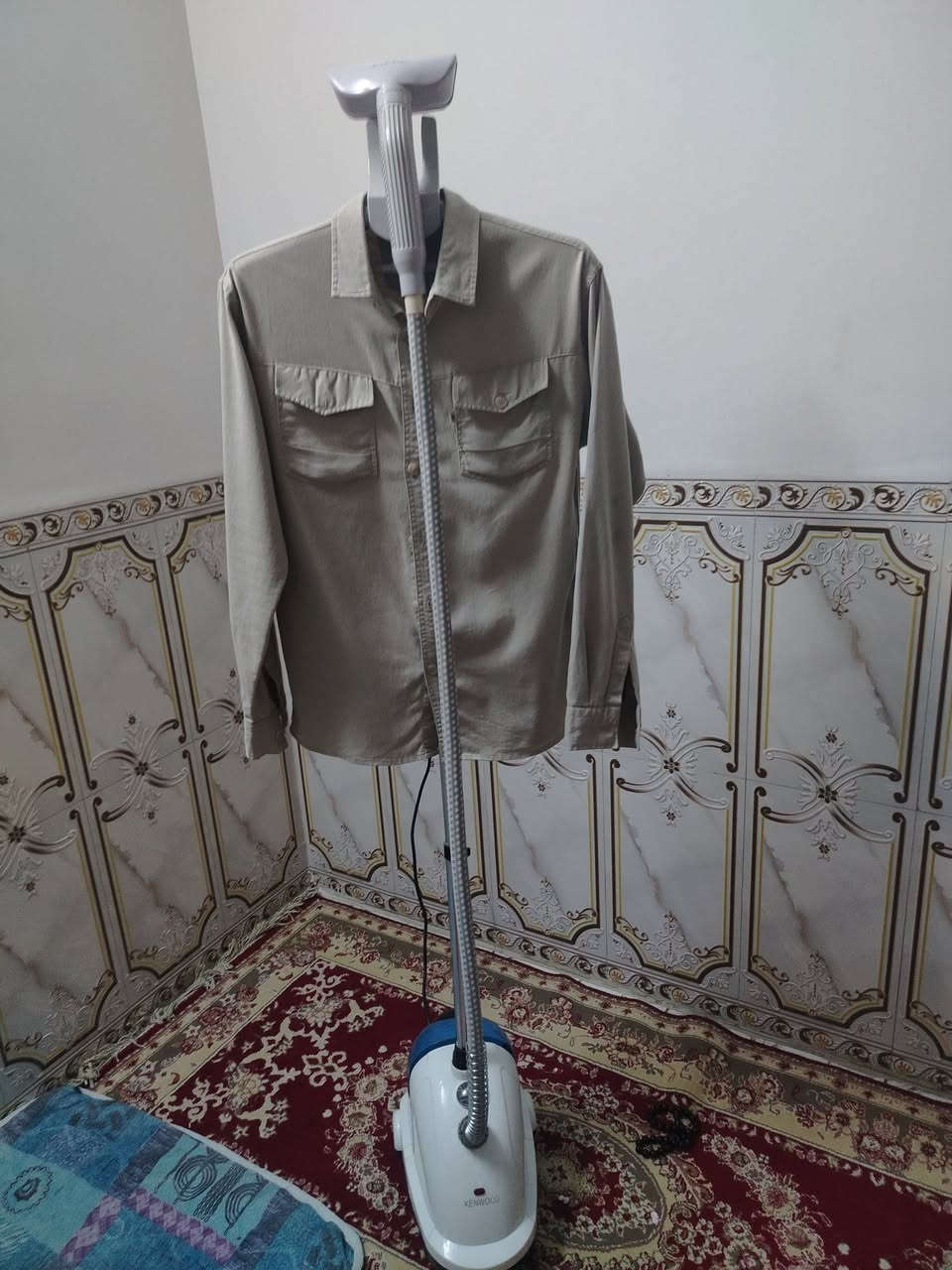 مكوه بخاري جديد فقط بيه لحيم بسيط بالدبه مال الماي شغال ماخذه ٥٠ قبل أسبوعين الباب الأول بيع ٣٥ بدون عمله الي يريده يتفضل خاص هاتف*********** بيه واتساب الرقم
