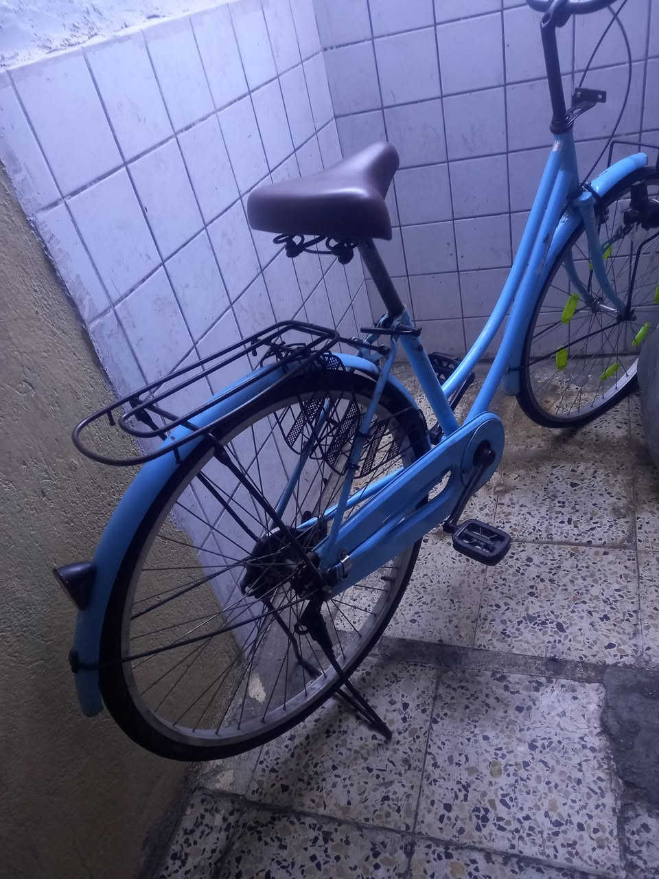 السلام عليكم بايسكل بناتي للبيع مكان بغداد الشعله حي الجوادين باسكن مال حاويه نظيف باله اصلي رقم الهاتف الاتصال بي***********
