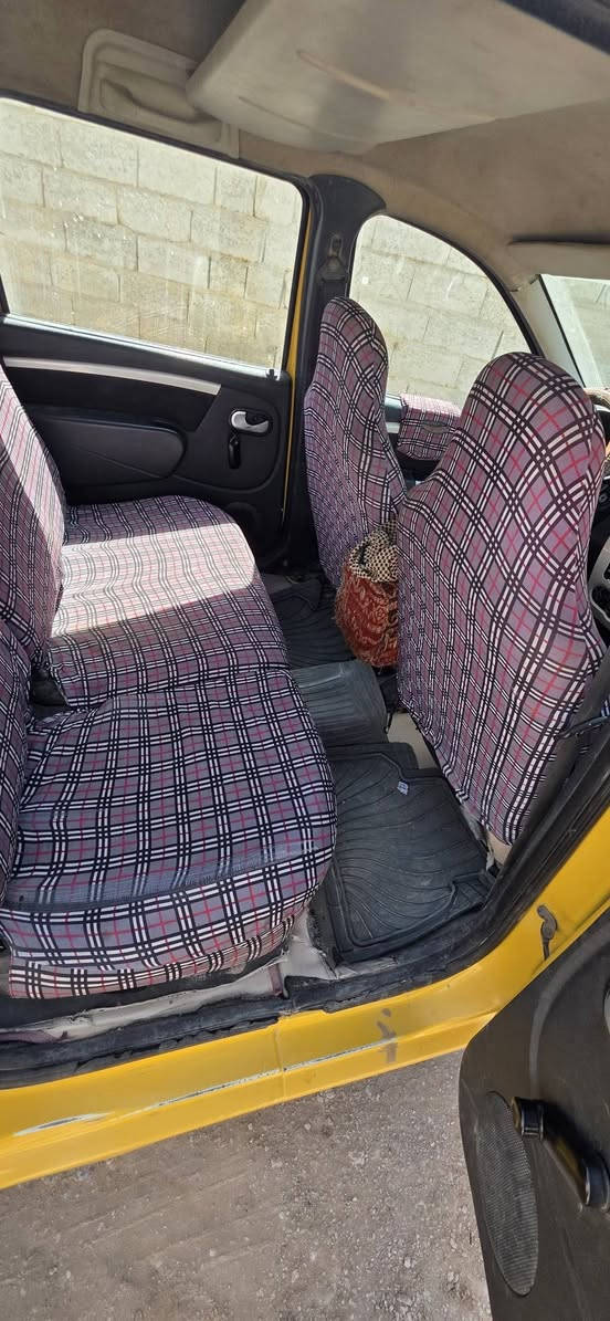 سلام عليكم رينو موديل ٢٠١٢ للبيع رقم قادسيه حداديه كير محرك نضيفات بيها بس جاملغ بيه دحجه مداور ثاني يوم ***********
