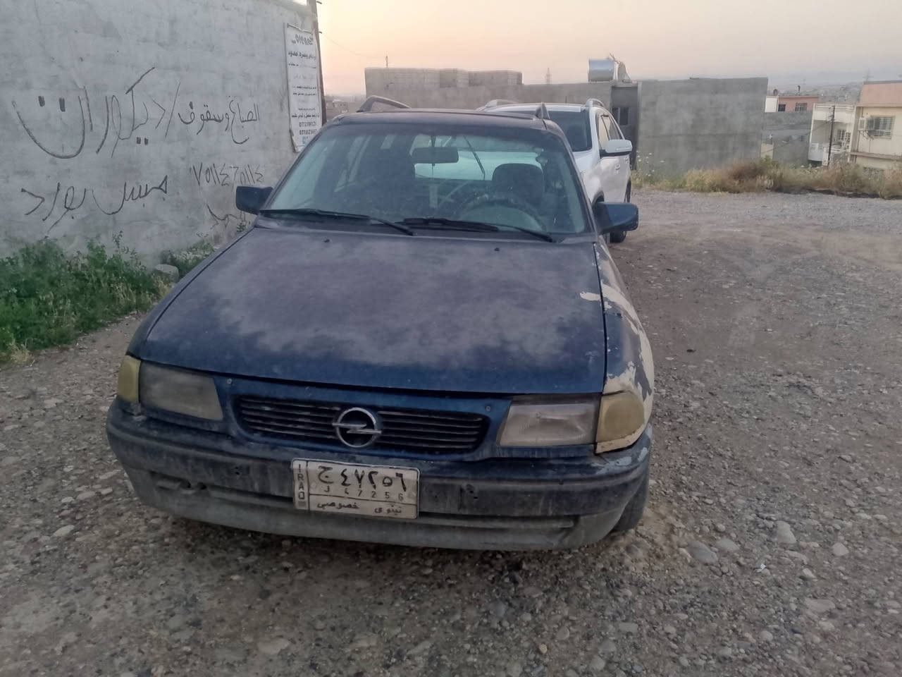 استرا للبيع موديل 93 بسمي الشرعي
ضررها تكمة من جهة السائق وكما موضح في الصور 
السعر 35 وبيها مجال 
للاستفسار الاتصال علئ الرقم***********
