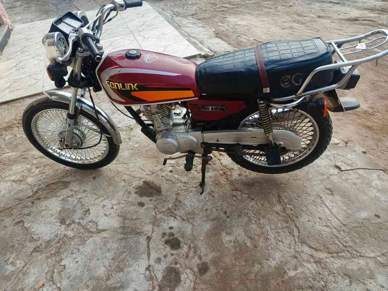 السلام عليكم حبايب دراجه تايكر اربعه كير موديل 21 اوراق كامله دراجه خير من الله السعر 435 قفل مكاني حله ورديه خارج 
***********
