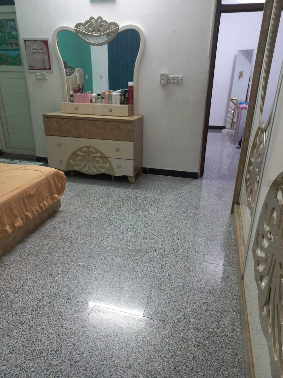مۡـ(😌)ـسَاء اٍلٍّفٖـ(💐)ـٍل
#مشتمل ٥٠ متر ڪفائات السيدية طابو صرف
 #استقبال #مطبخ #خدمات #غرفة نوم 
#السعر_140مليون 
للاستفسار والاتصال اكثر عالخاص (الماسنجر) 
وواتس ايضا ***********
الجميع
سيد وعد الشريفي
