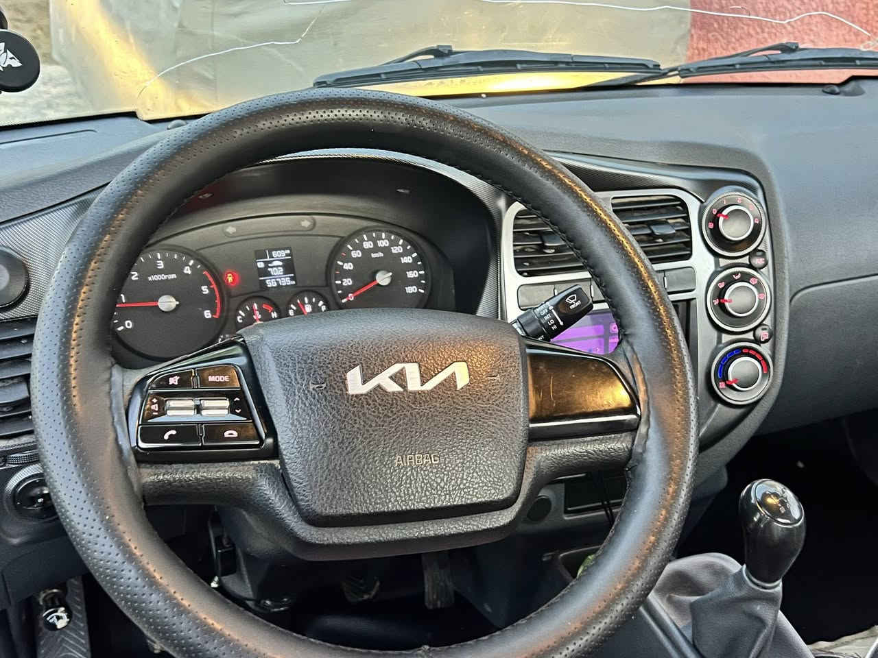 للبيع سياره كيه 2700 موديل 2024ماشيه 57 رقم بغداد باسمي تحويل مباشر مكفوله كفاله عامه سياره جاهزه العنوان بغداد السعر 158 وبيه مجال رقم هاتف ***********
