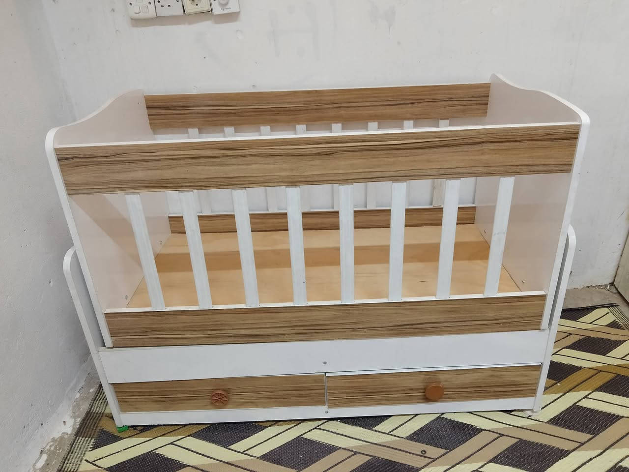 السلام عليكم تخت طفل تركي هزاز حيل نظيف السعر 50و بي مجال بصيط حي القاهرة هاتف ***********اسيا ***********
