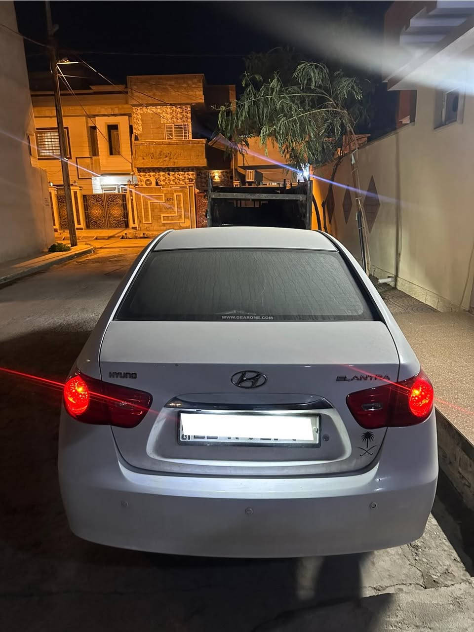 سلام عليكم سيارة النترا موديل 2011دكشن عالي لون ابيض رقم نينوى انكليزي كاربون بنزين بيه طخم تاير جديد شوف سونار اتصال على رقم ***********رقم سيارة مميز السعر120
