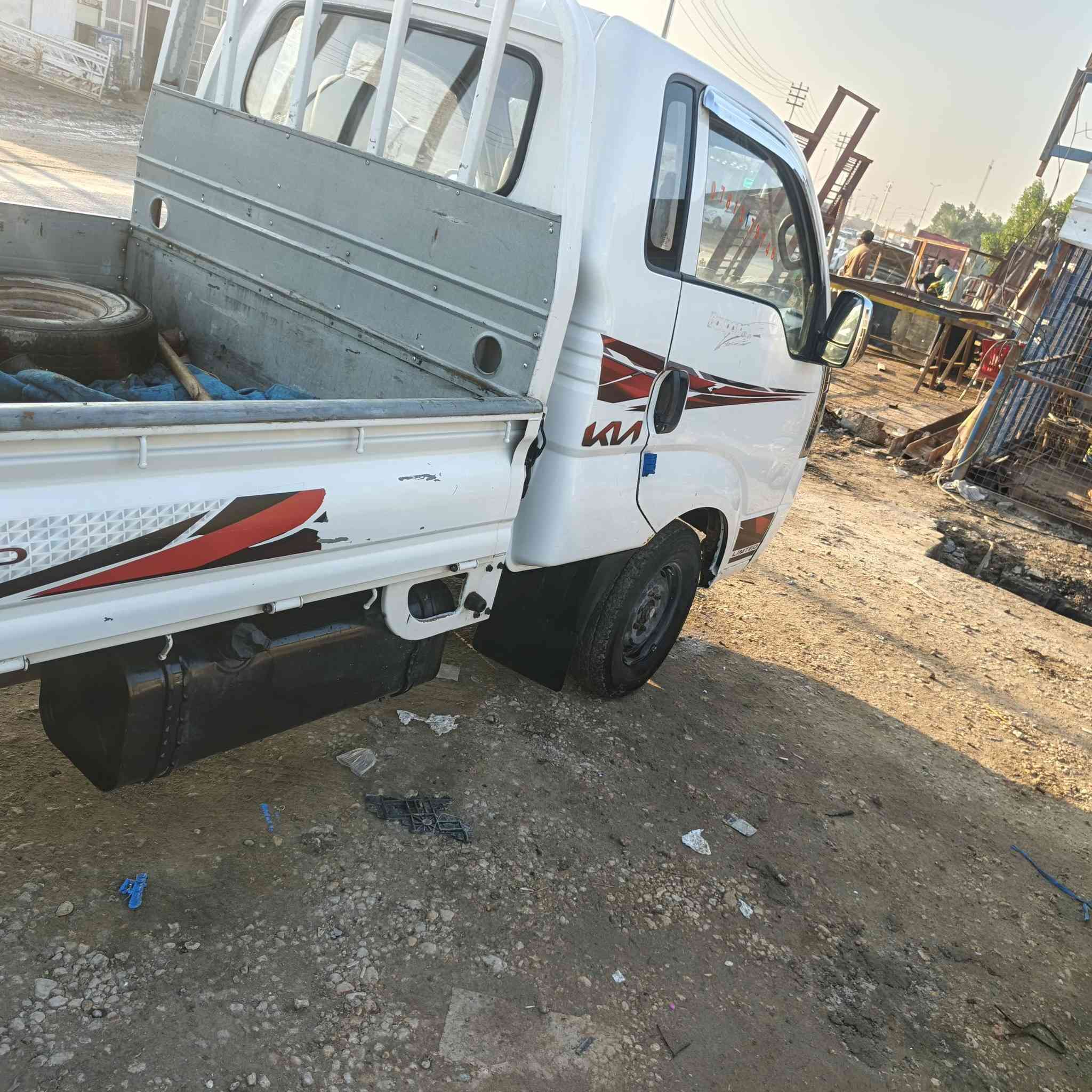 سلام عليكم عنتي كيه مديل 2012سياره حلوه مابيه اي ضربه ونضيفه مكان نجف سعر 98وبيع مجال رقم ***********
