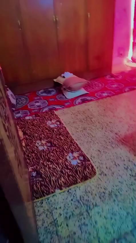 شقة للبيع مجمع القعقاع طابق ثالث عمارة ١٠٨ مقابيل حي البتول على الشارعين التبليط غرفتين واستقبال وصحيات ومطبخ حار وبارد وبلكونات ٢ مي ماسس من الابي مباشرة ماطورك وحدك مع تانكي ماء مع سخان عارضهة ب ٢٣ ونص  للاتصال *********** بي واتساب
