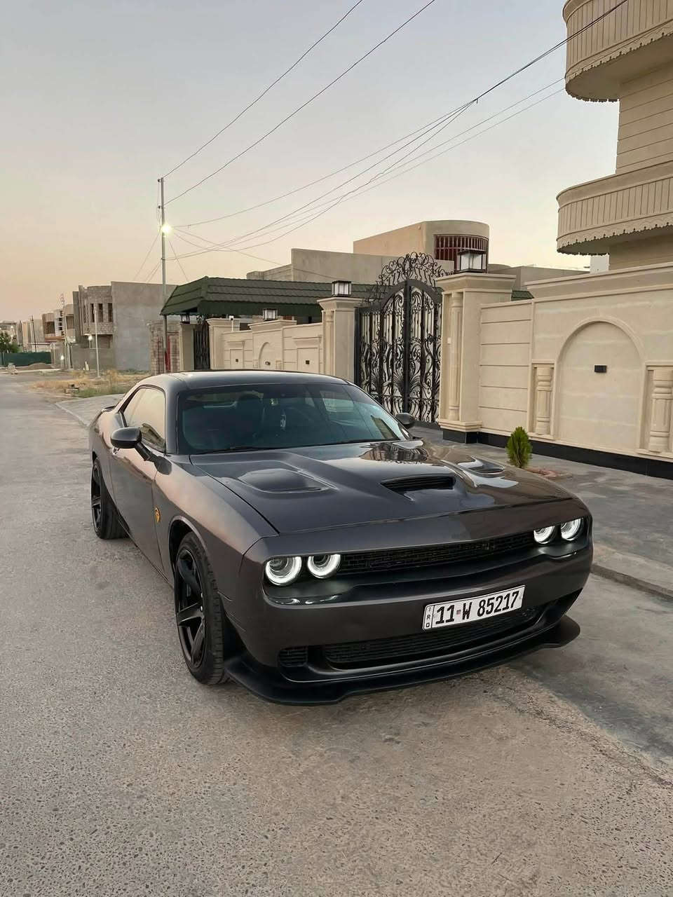 يا الله 
السلام عليكم .. 
جالنجر 2015 SXT
رقم بغداد دولي 
كير محرك اكسل تبريد كفالة 
صدر امامي جديد 
ماشية 92 ميل 
ويل نجمة ابو الخسفة القوية تو سايز 
عليها اكس بايب وبرمجة مراوح وبانزين 
 حماوتك متعبر الـ92 
صبغ 4 قطع 
السعر 125 وبيها مجال 
مكان السياره صلاح الدين مجمع الدور 
للتواصل ***********

