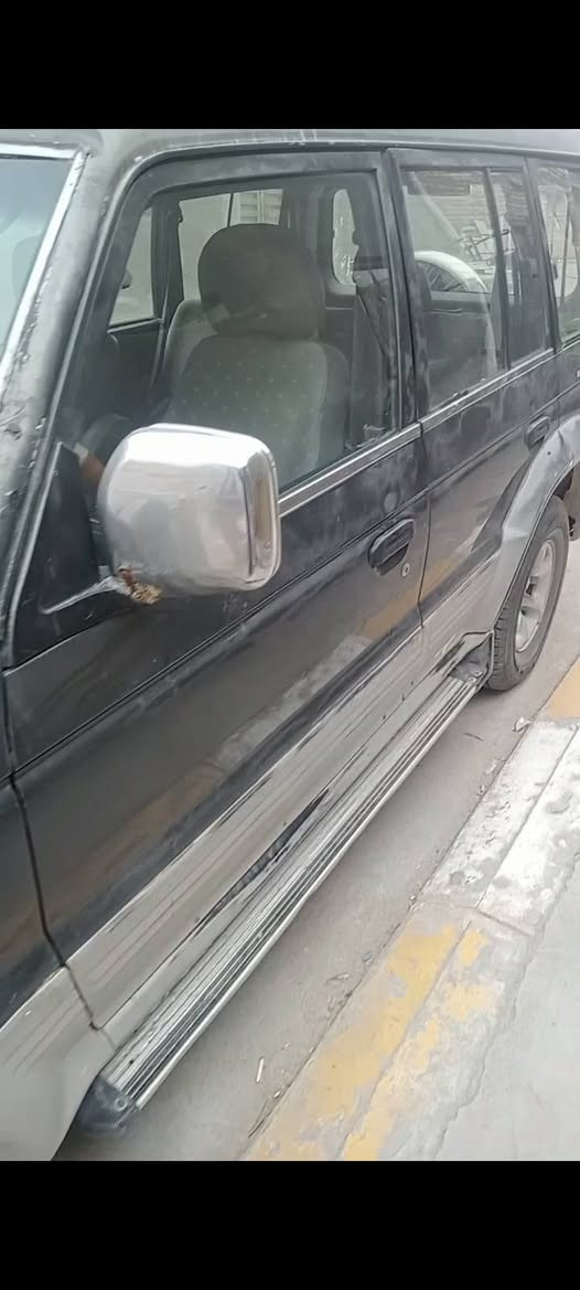 سياره باجيرو لبيع مشروع وطني سنويه بسمي جديده رقم نكليزي كير ومكينه جديده حاويه ففتي تخم تاير سنويه تحويل السعر45رقم التلفون***********
