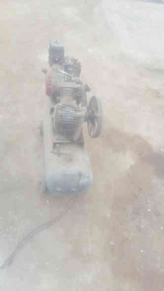 سلام عليكم عندي كمبيسر للبيع ميكاني نجف***********
