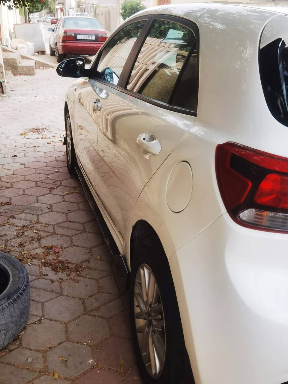 السلام عليكم
من رخصة الادمن 
كيا ريو هاتش باك موديل ٢٣ نص فول
كير ومكينه مكفولات 
مكينه ٣ سلندر تيربو  
وراد كوري بيه فقط جاملغ خلفي صبغ
السياره كلش نضيفه واحلا من الصور 
رقم بغداد بأسمي
مكان السياره /الانبار الرمادي 
للأستفسار اكثر ***********
